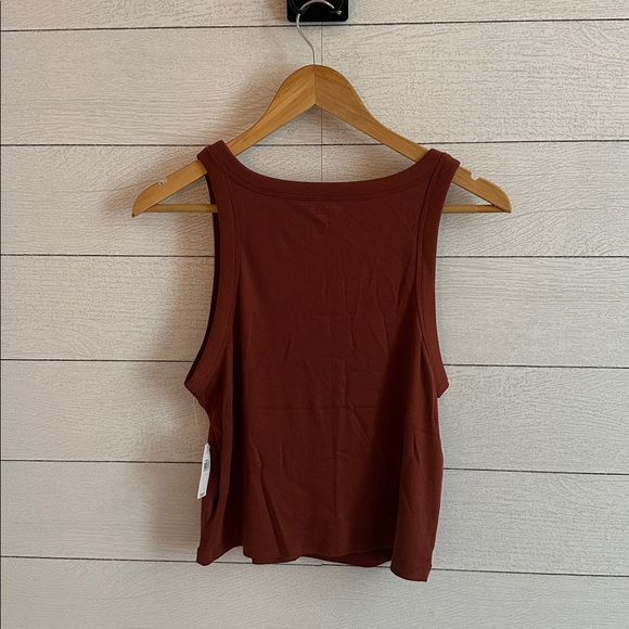 NWT ✨ Gap Cropped Rib Tank - Picture 5 of 5